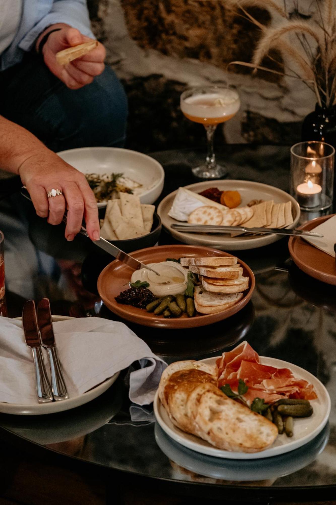 The Oak & Anchor Hotel Порт Феъри Екстериор снимка A cheese board
