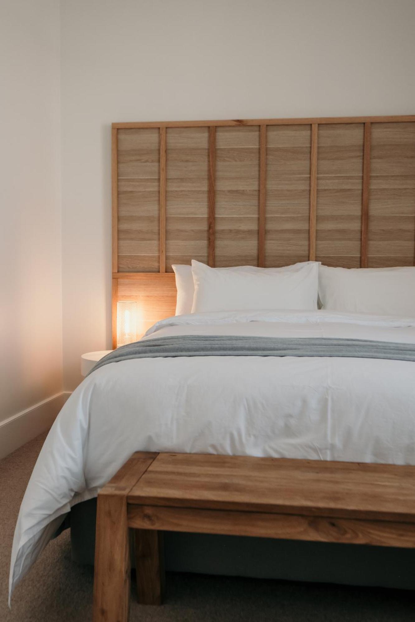 The Oak & Anchor Hotel Порт Феъри Екстериор снимка A bed with a duvet