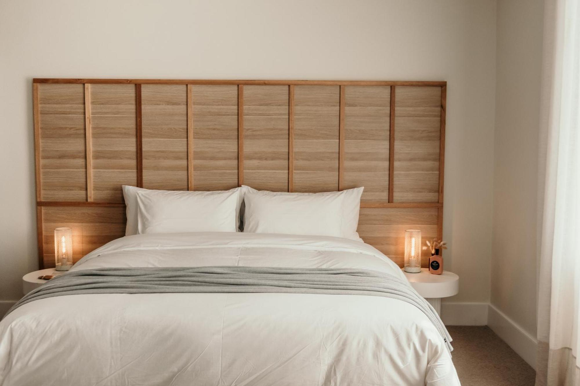 The Oak & Anchor Hotel Порт Феъри Екстериор снимка A bed with a headboard