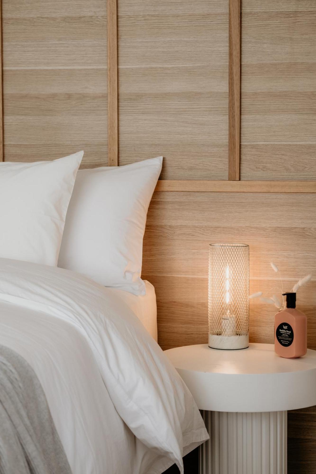 The Oak & Anchor Hotel Порт Феъри Екстериор снимка A candle lamp